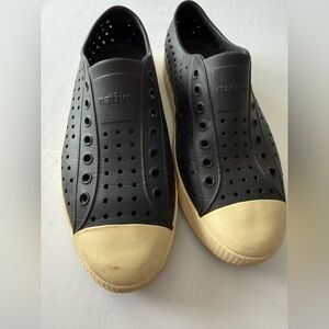 Native Unisex Black Water Shoes Jefferson Men’s Size Men’s Size 8 Women’s 10
